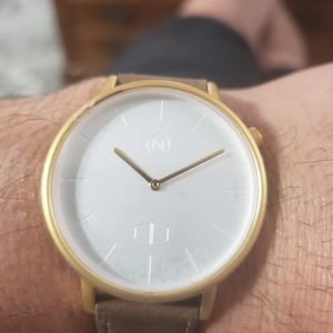 Novo Mens minimalist dress watch w/ leather band